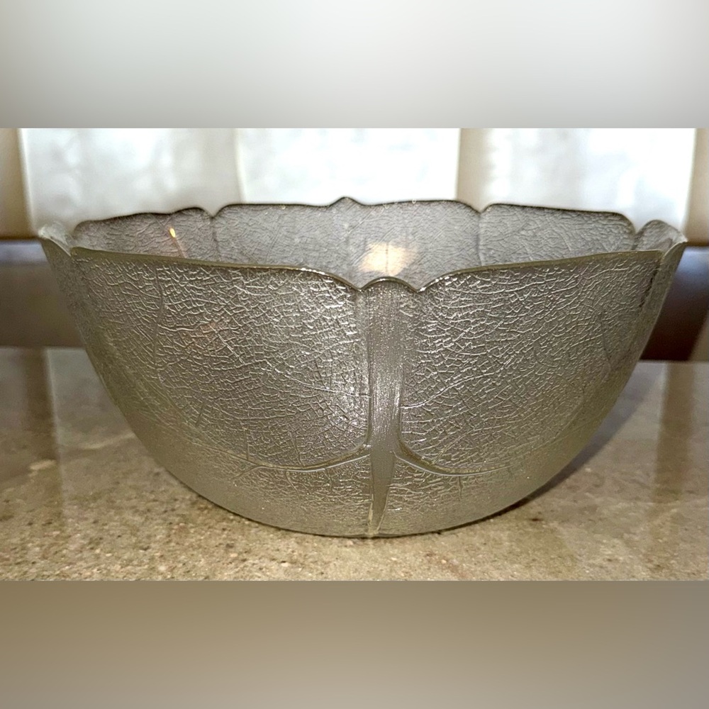 Arcoroc Aspen, Glass Leaf serving bowl. 12” France circa 1970s